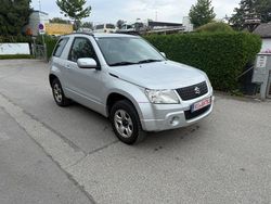 Grau Gebraucht 2010 Suzuki Grand Vitara Club SUV | 3.990 €