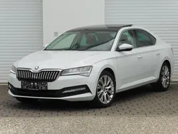 Weiß Gebraucht 2021 Skoda Superb Limousine | 22.490 € (Guter Preis)