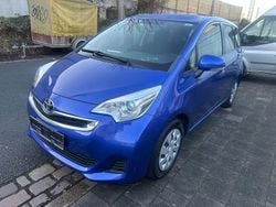Blau Gebraucht 2015 Toyota Verso-S Basis Van / Kleinbus | 7.990 € (Guter Preis)