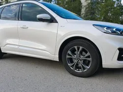 Weiß Gebraucht 2020 Ford Kuga ST-Line X SUV | 27.600 € (Etwas zu teuer)