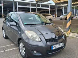 Grau Gebraucht 2008 Toyota Yaris Cool Limousine | 1.590 €