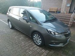 Grau Gebraucht 2019 Opel Zafira Van / Kleinbus | 12.500 € (Guter Preis)