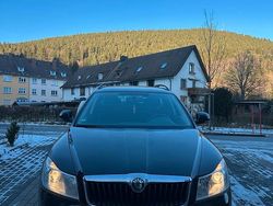 Schwarz Gebraucht 2011 Skoda Octavia Kombi | 5.199 € (Guter Preis)