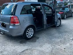 Grau Gebraucht 2006 Opel Zafira Sport Van / Kleinbus | 6.000 €