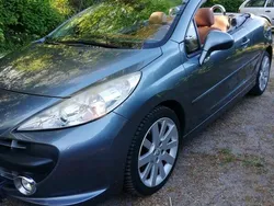 Grau Gebraucht 2008 Peugeot 207 CC Platinum Cabrio | 3.750 € (Teuer)