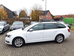 Weiß Gebraucht 2020 Skoda Octavia Style Kombi | 13.980 € (Guter Preis)