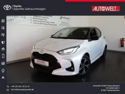 Platinweiss metallic, dach schwarz Gebraucht 2024 Toyota Yaris Hybrid | 24.970 € (Fairer Preis)