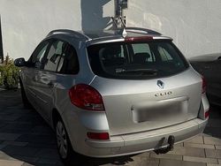 Grau Gebraucht 2009 Renault Clio II Limousine | 1.500 €