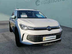 Weiß Gebraucht 2024 VW Tiguan Life SUV | 37.180 € (Fairer Preis)