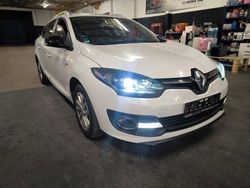 Weiß Gebraucht 2015 Renault Mégane III Limousine | 6.100 € (Fairer Preis)
