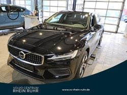 Schwarz onyx black / metallic Gebraucht 2024 Volvo V60 CC Plus Kombi | 37.990 € (Fairer Preis)