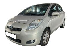 Blau Gebraucht 2011 Toyota Yaris Executive Limousine | 8.990 € (Teuer)