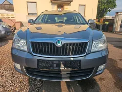 Grau Gebraucht 2013 Skoda Octavia Ambition Kombi | 5.600 € (Guter Preis)