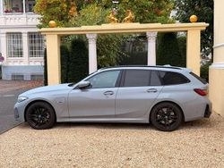 Grau Gebraucht 2022 BMW 330e M Sport Kombi | 44.990 €
