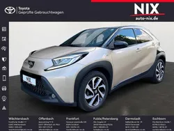 Ginger beige metallic/ night sky black Gebraucht 2022 Toyota Aygo Comfort Kleinwagen | 15.370 € (Fairer Preis)