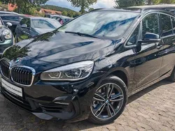 Schwarz Gebraucht 2021 BMW 220 Sport Line Van / Kleinbus | 17.999 €