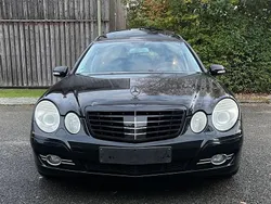 Schwarz Gebraucht 2006 Mercedes E220 Avantgarde Limousine | 4.899 €