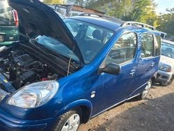 Blau Gebraucht 2004 Toyota Yaris Kombi | 2.200 €