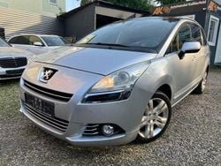 Grau Gebraucht 2010 Peugeot 5008 Platinum Van / Kleinbus | 6.990 € (Teuer)