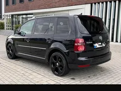 Schwarz Gebraucht 2009 VW Touran Van / Kleinbus | 3.799 € (Fairer Preis)