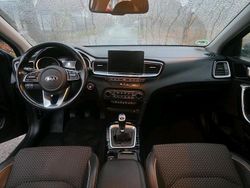Grau Gebraucht 2018 Kia Ceed Kleinwagen | 10.999 € (Guter Preis)