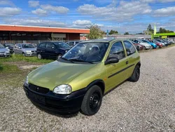Grün Gebraucht 1998 Opel Corsa Eco Limousine | 990 € (Fairer Preis)