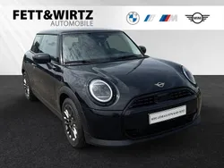 Midnight black metallic Gebraucht 2024 Mini Cooper Kleinwagen | 26.800 € (Fairer Preis)