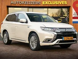 Silky white p Gebraucht 2019 Mitsubishi Outlander P-HEV Intense SUV | 18.245 € (Fairer Preis)