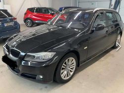 Schwarz Gebraucht 2011 BMW 320 Comfort Edition Kombi | 10.999 € (Teuer)