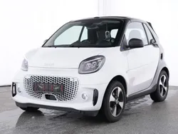 Weiß Gebraucht 2023 Smart ForTwo Electric Drive Passion Exclusive Cabrio | 15.888 € (Fairer Preis)