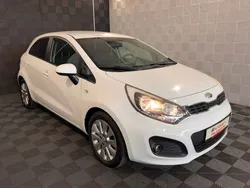 Weiß Gebraucht 2014 Kia Rio DREAM-TEAM Edition Limousine | 4.000 € (Superpreis)
