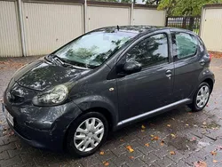 Grau Gebraucht 2006 Toyota Aygo Cool Kleinwagen | 1.790 € (Fairer Preis)