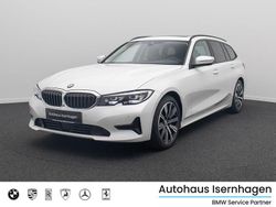 Weiß Gebraucht 2022 BMW 330 Sport Line Limousine | 30.999 € (Superpreis)