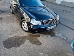 Schwarz Gebraucht 2002 Mercedes C200 Avantgarde Kombi | 2.350 € (Fairer Preis)
