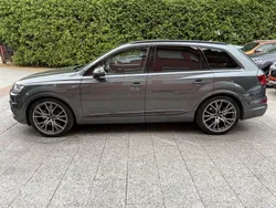 Grau Gebraucht 2018 Audi SQ7 Sport SUV | 28.980 € (Teuer)