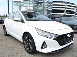 Weiß Gebraucht 2021 Hyundai i20 Select Limousine | 12.480 € (Guter Preis)