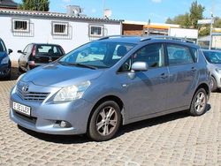 Blau Gebraucht 2011 Toyota Verso Van / Kleinbus | 2.900 € (Teuer)