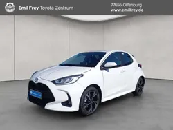 Schneeweiß Neu 2025 Toyota Yaris Hybrid Comfort Limousine | 23.950 € (Guter Preis)