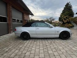 Silber Gebraucht 2001 BMW 323 Cabriolet M Sport Cabrio | 5.000 €