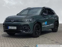 Cipressinogrün metallic Gebraucht 2024 VW Tiguan R-line SUV | 41.450 € (Etwas zu teuer)