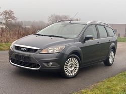 Grau Gebraucht 2008 Ford Focus Titanium Kombi | 1.950 € (Fairer Preis)