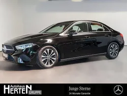 Schwarz Gebraucht 2023 Mercedes A180 Advanced Limousine | 28.899 € (Fairer Preis)