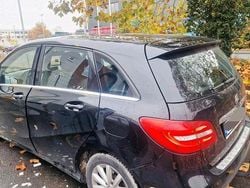 Schwarz Gebraucht 2013 Mercedes B180 Van / Kleinbus | 7.299 €