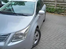 Silber Gebraucht 2010 Toyota Avensis Kombi | 5.900 € (Fairer Preis)