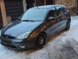 Grau Gebraucht 2004 Ford Focus Limousine | 800 € (Guter Preis)