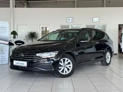 Deep black perleffekt (metallic) Gebraucht 2022 VW Passat Basis Kombi | 20.950 € (Guter Preis)