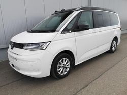 Candyweiß dach schwarz Gebraucht 2024 VW T7 Beach Van | 62.735 € (Fairer Preis)