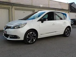 Weiß Gebraucht 2015 Renault Scénic III Bose Edition Van / Kleinbus | 7.899 € (Fairer Preis)
