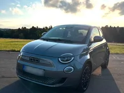 Grau Gebraucht 2022 Fiat 500e La Prima Limousine | 20.300 € (Guter Preis)