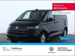 Schwarz (deep black perleffekt (schwarz)) Gebraucht 2023 VW Multivan Basis Van / Kleinbus | 48.150 € (Superpreis)